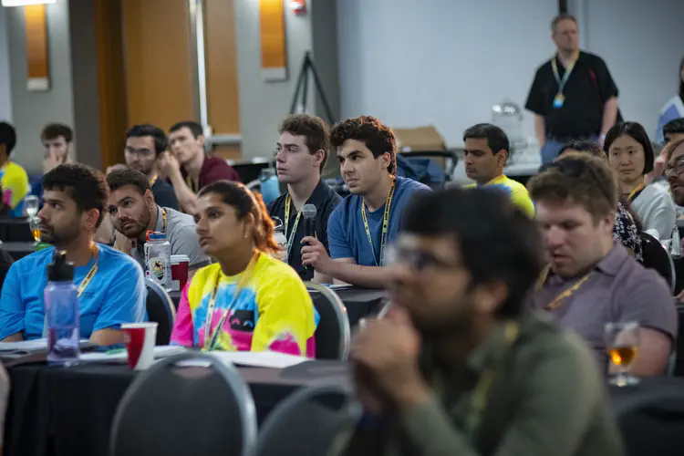 03-conference-discussion.jpg